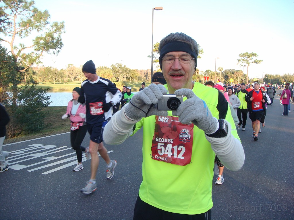 Disney 2010 D2 0349.jpg -                                